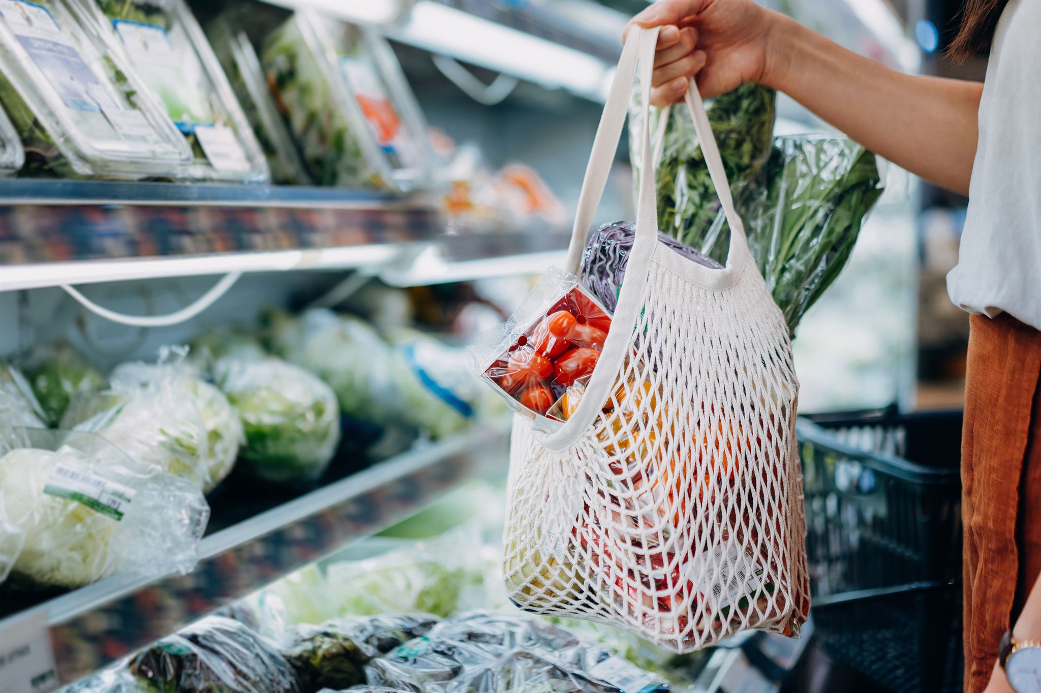 Shopping for healthy groceries in ShopSMART program